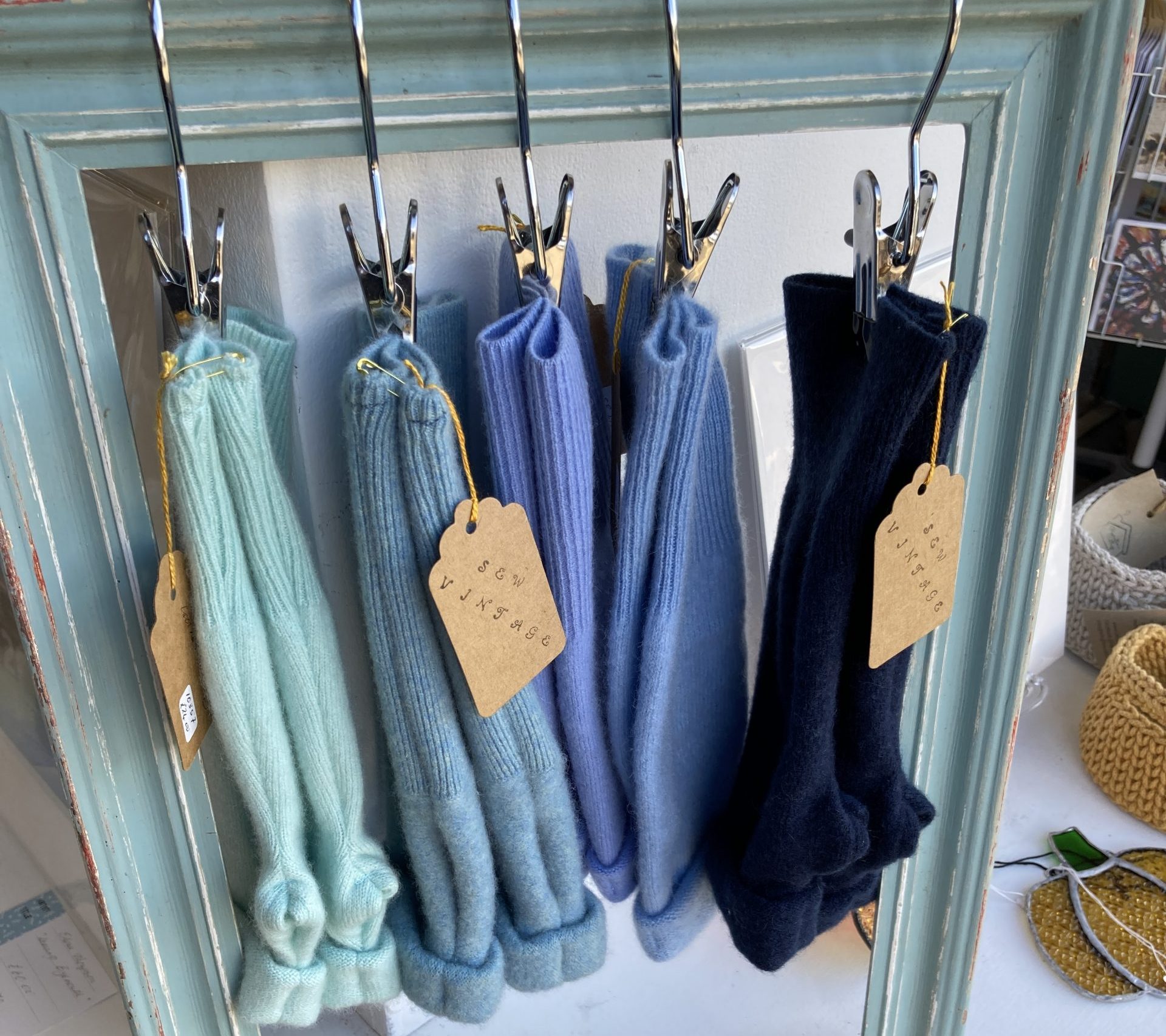 Cashmere fingerless gloves in blues, with earrings below